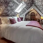 Pet Friendly In *