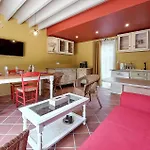 Pet Friendly In *